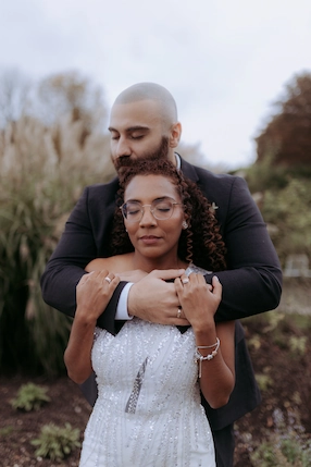 Ein frisch verheiratetes Paar in München.