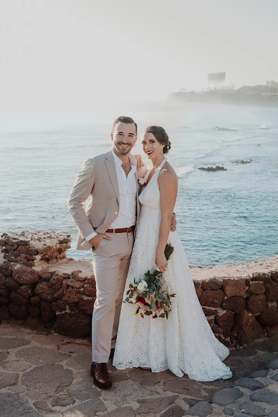 Wunderschönes Hochzeitsfoto am See.